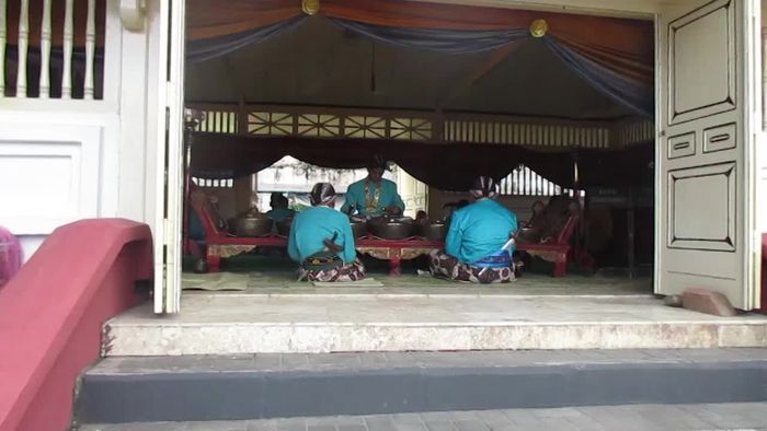Menikmati Gamelan Sekaten Yogya yang Mendayu