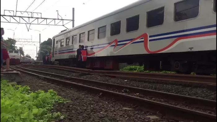 KA Fajar Utama Anjlok di Stasiun Pd Jati