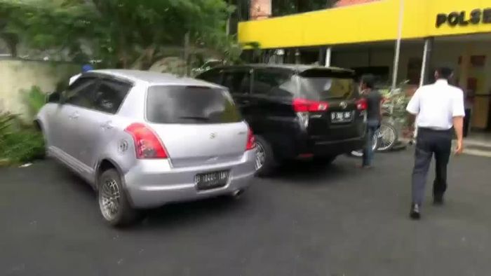 Pengemis ini Kabur Ke Kantor Polisi Saat Dirazia