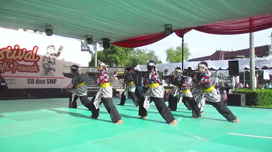 Melestarikan Silat Sejak Masih Dini