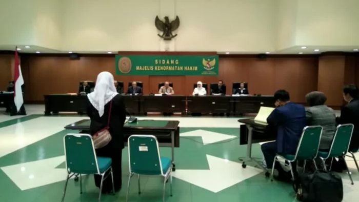 Terbukti Selingkuh, Ketua PA Padang Panjang Pingsan Dipecat MA