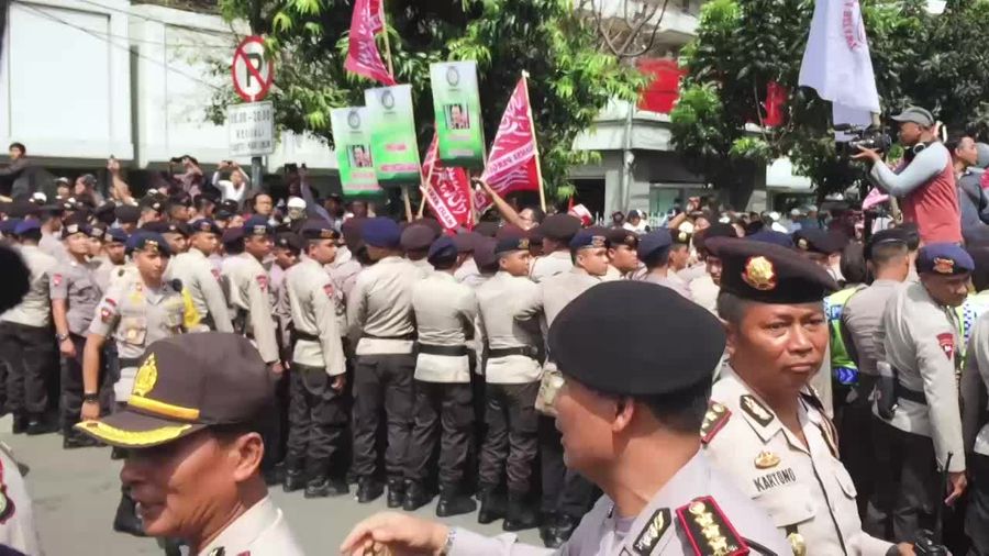 Momen Saat Mobil Ahok Lawan Arus