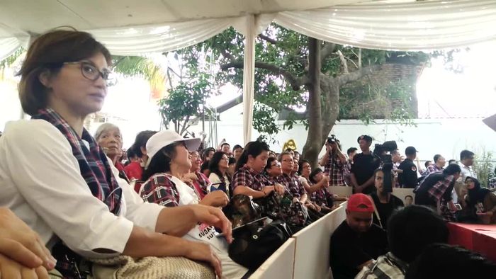 Hakim Tobing Nyanyikan Lagu buat Ahok