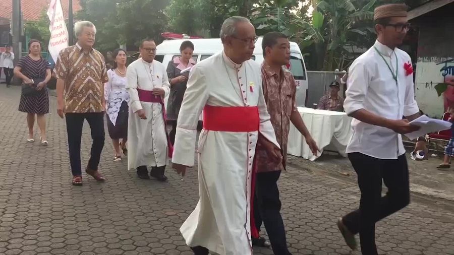 Rombongan Haul Gus Dur Berdatangan, Jalan Warung Sila Padat
