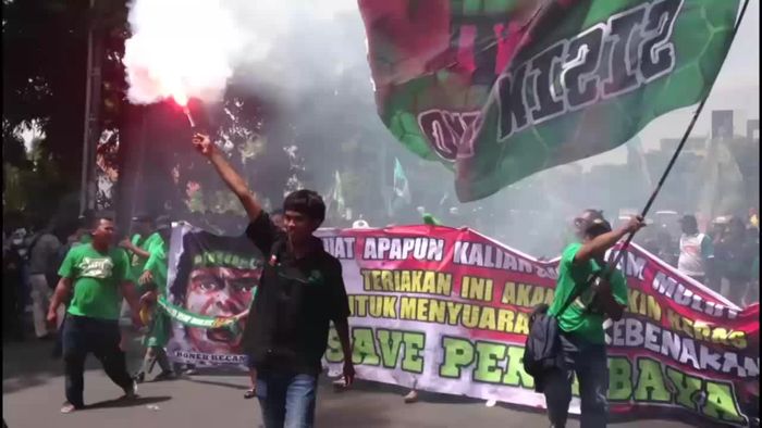 Ribuan Bonek Mania Long March, Protes ke PSSI