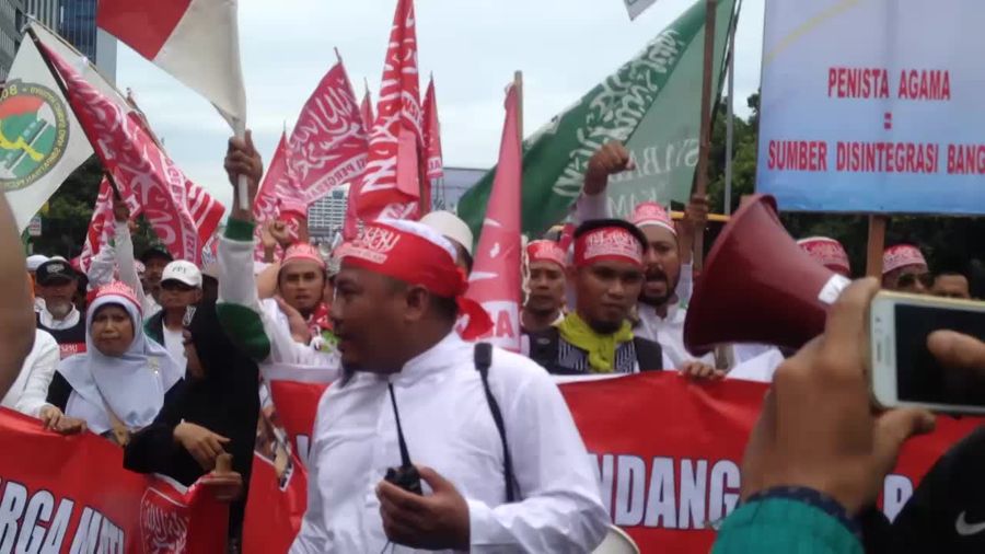 Selesai Aksi, Ormas Bersihkan Sampah