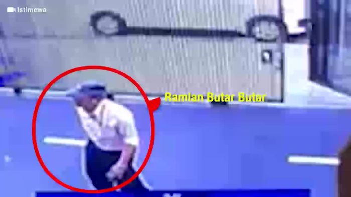 Rekaman CCTV Pelaku Pembunuhan Sadis Saat Tiba di Rumah Pulomas