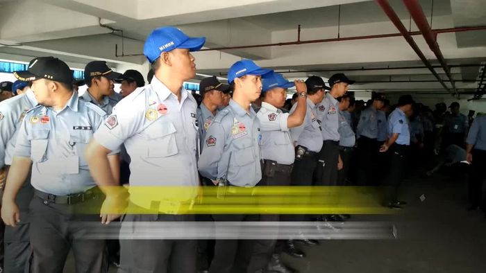 Petugas Antisipasi Pengemis di Perayaan Tahun Baru