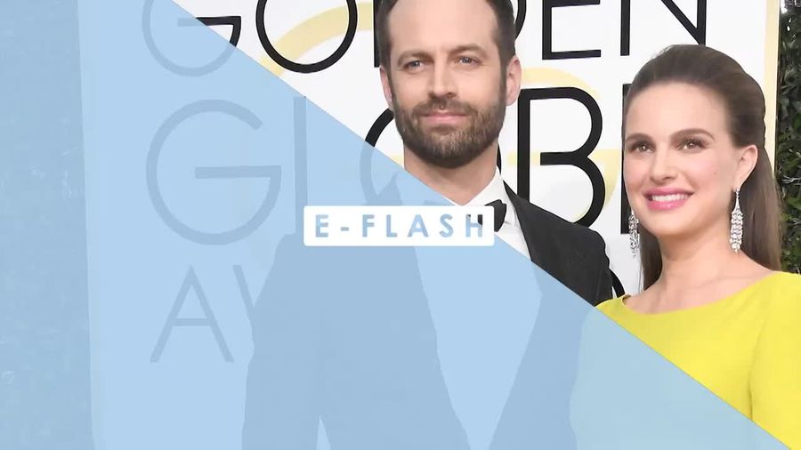 Sarah Paulson Cium Amanda Feet di Golden Globe 2017