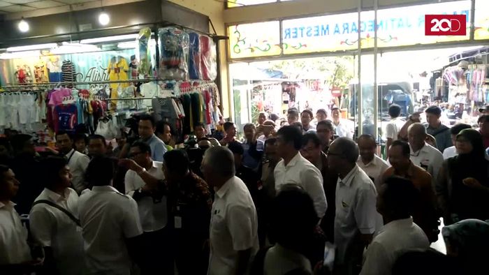 Mendag Sidak Harga Cabai di Pasar Jatinegara