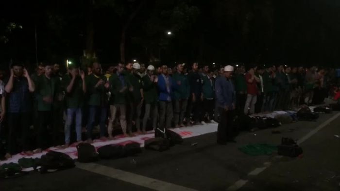 Usai Salat Magrib, Pendemo Bubar Teratur
