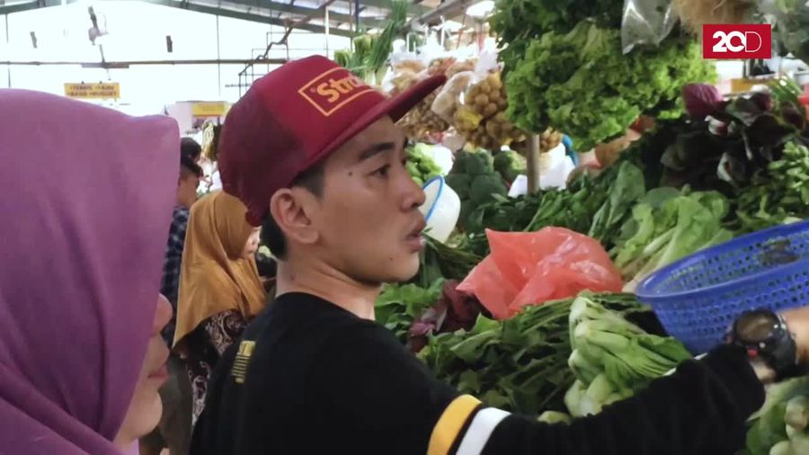 Berkenalan dengan Adit, Kang Sayur English