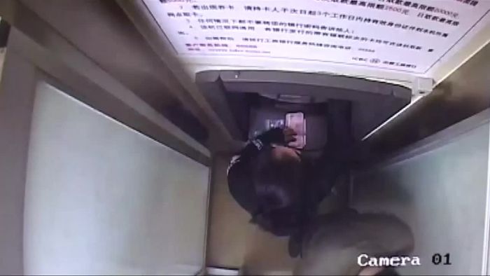 Perempuan Berani Gagalkan Perampokan ATM di China