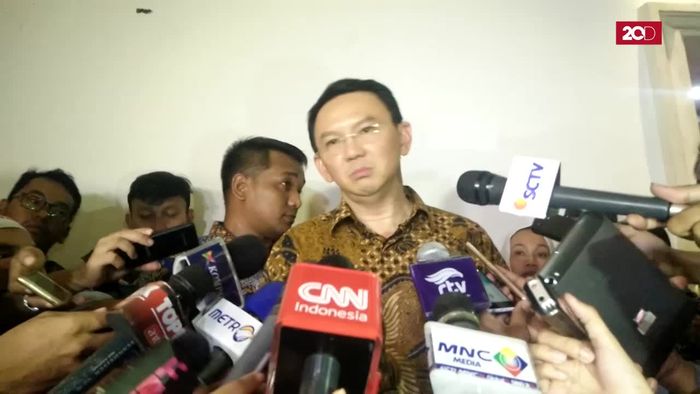 Ahok Tanggapi Sindiran Anies Soal Larangan Ibadah di Monas