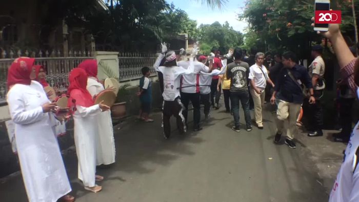 Blusukan Sandiaga di Jati Padang Disambut Ustaz Solmed