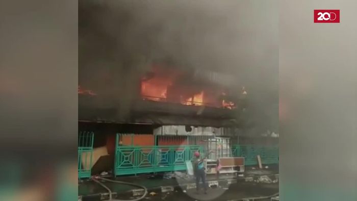 Pria dengan Selendang Bidadari di Kebakaran Pasar Senen