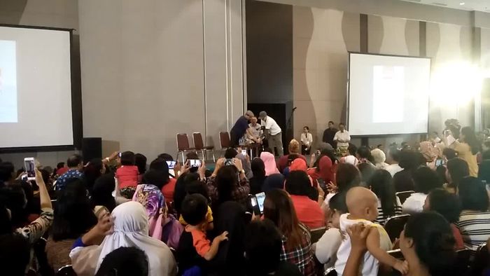 Ahok ke Acara Bedah Buku: Dihampiri Ustaz hingga Dipeluk Depe