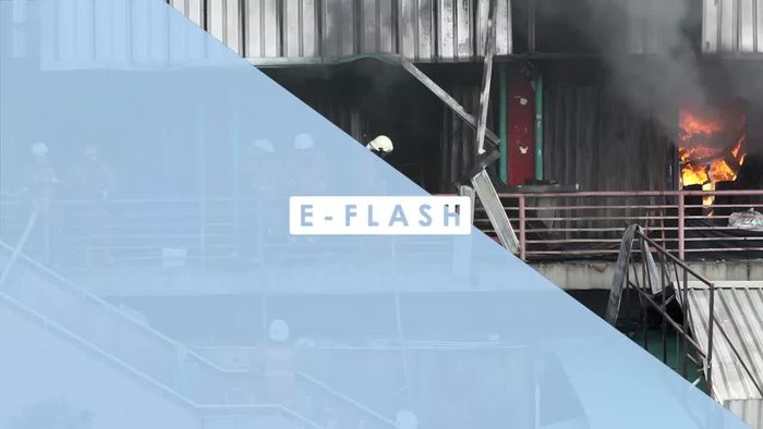 Netizen Semangati Petugas Damkar Padamkan Pasar Senen