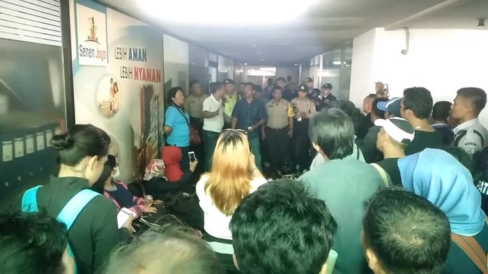 Pedagang Pasar Senen Tuntut Lapak Baru ke Manajemen