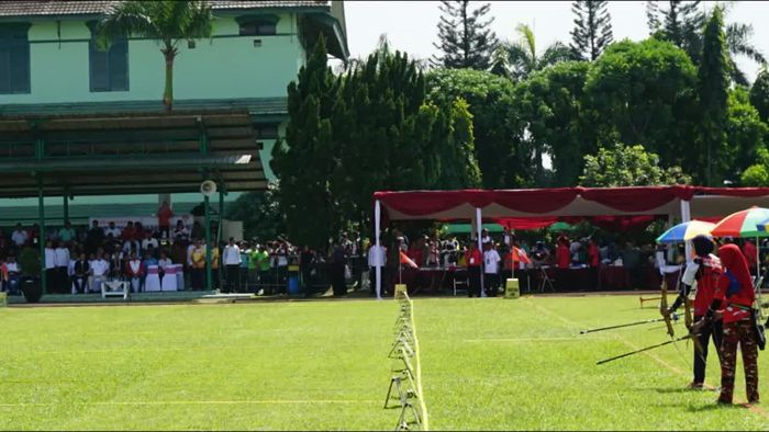 Unjuk Gigi Jokowi di Lomba Panahan Bogor Terbuka