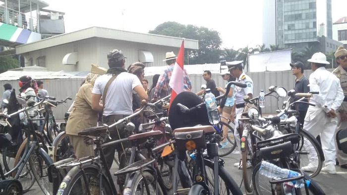 Ratusan Sepeda Ontel Mejeng di CFD