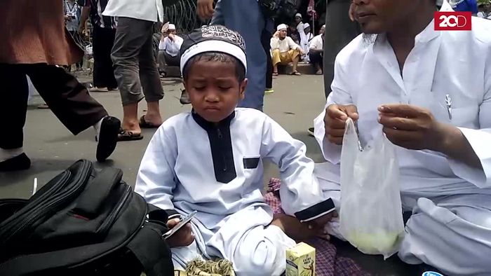 Meski Patah Kaki, Al Fatih Semangat Ikut Aksi FPI