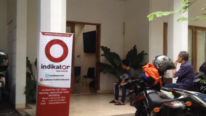 Ahok-Djarot Puncaki Survei Indikator Politik Indonesia