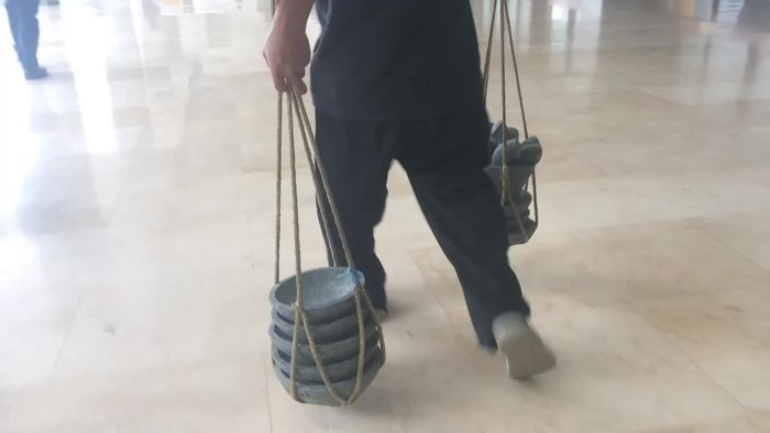 Laris-Manis Cobek Tajudin di DPR
