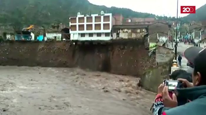Detik-detik Hotel Ambles ke Sungai di Peru