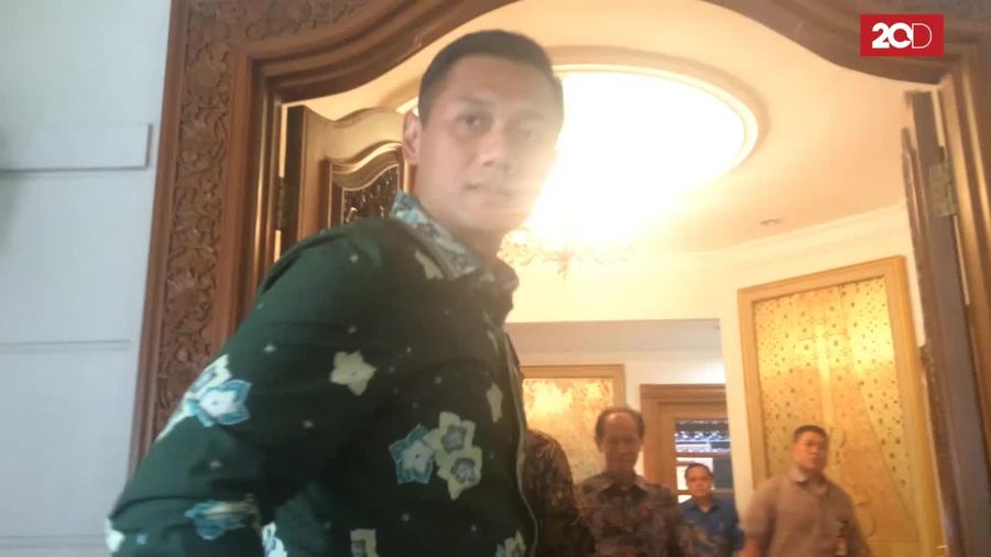 Agus-Sylvi Menyambangi Rumah Habibie