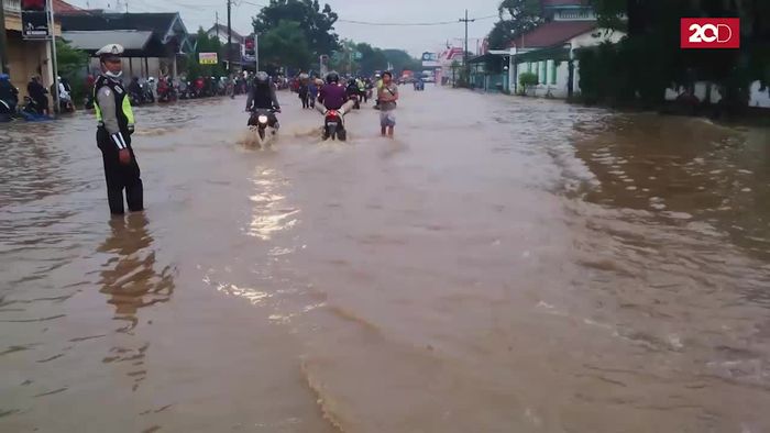 Banjir Kraton Pasuruan, Jalur Pantura Lumpuh
