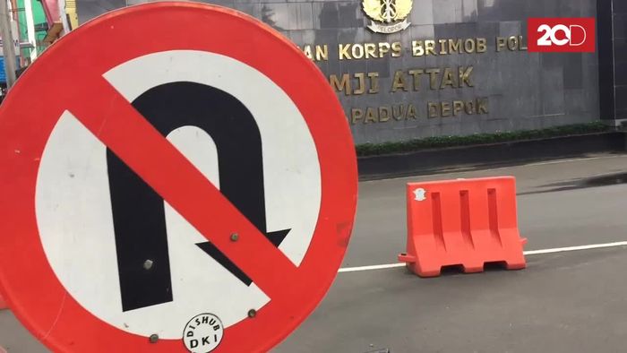 Usai Diperiksa Lebih-Kurang 1 Jam, Firza Husein Ditahan