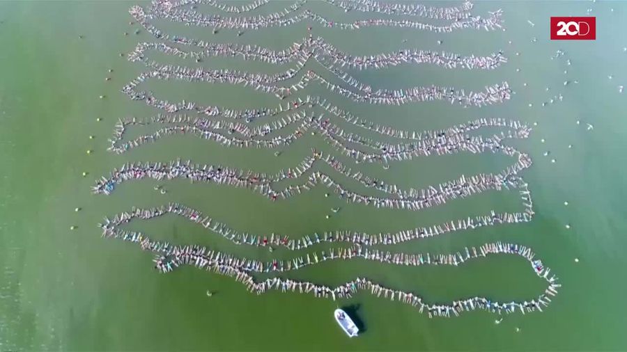 Mengapung Bersama di Danau Pecahkan Rekor Dunia