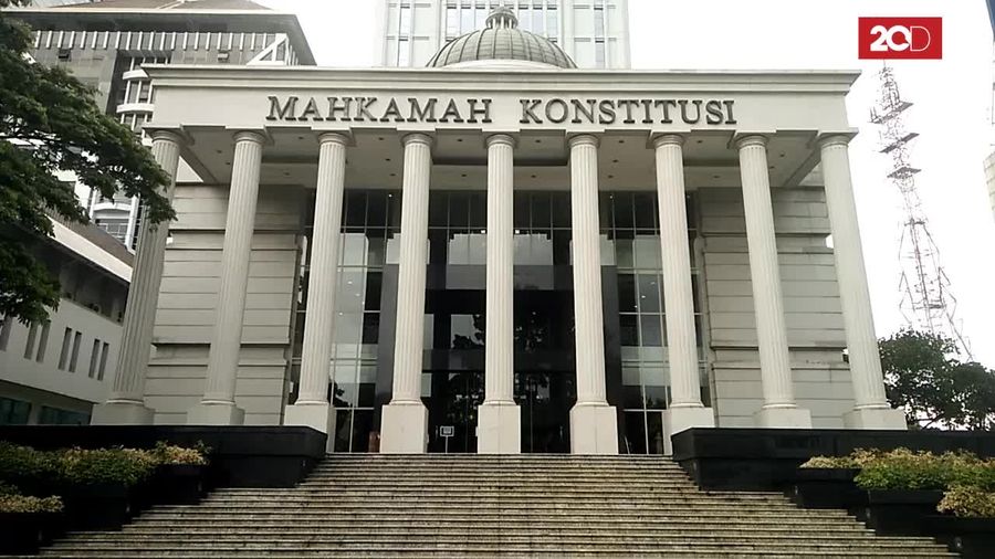 Ketua MK Rayakan Ultah Berselimut Duka