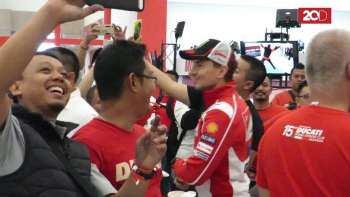 Lihat-lihat Ducati dan Atmosfer MotoGP
