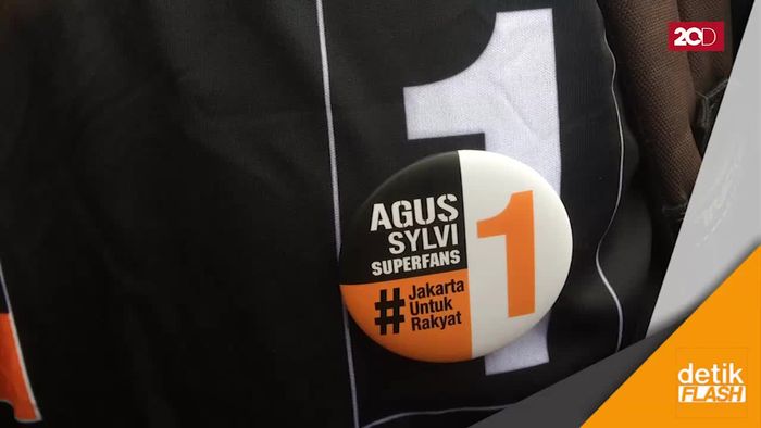 SBY Menyanyikan Munajat Cinta di Kampanye Akbar Agus-Sylvi