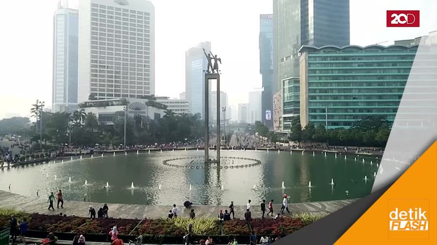 Aksi Teatrikal Hakim Tercebur ICW, Soroti Kasus Patrialis