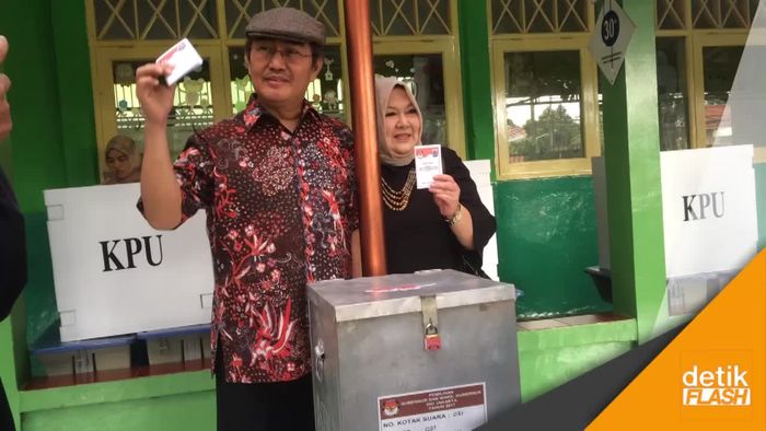 Ketua DKPP-RI Gunakan Hak Pilih di TPS 21 Pondok Labu Indah