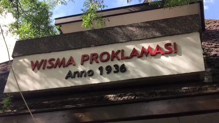 Kontras Markas Agus dengan Ahok dan Anies