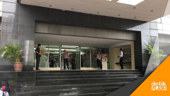 Berapa Jumlah Polisi yang Jaga di Tiap TPS?