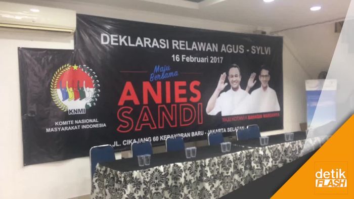 Datang ke Relawan Agus-Sylvi, Anies Langsung Salat