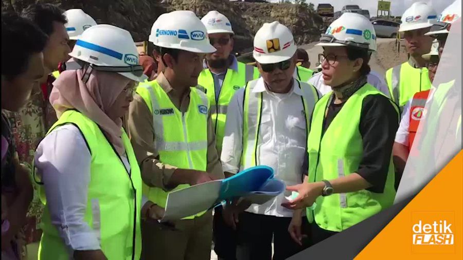 Gaya Sri Mulyani Saat Tinjau Proyek Waduk Logung