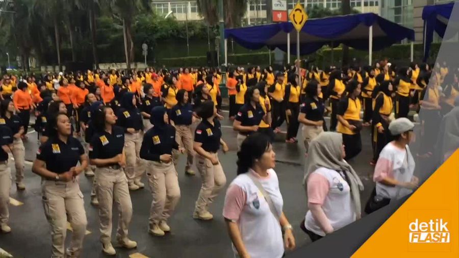 Lemaskan Ototmu, Mari Senam Bersama Polwan di CFD