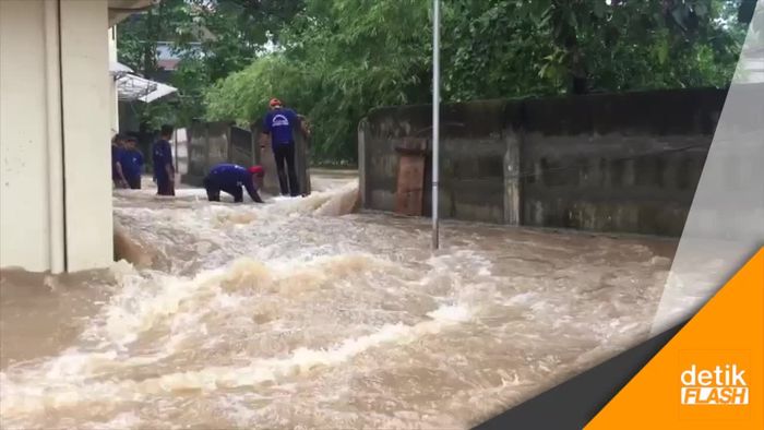 Tanggul Kali Sunter Jebol, Perumahan Cipinang Indah Terendam