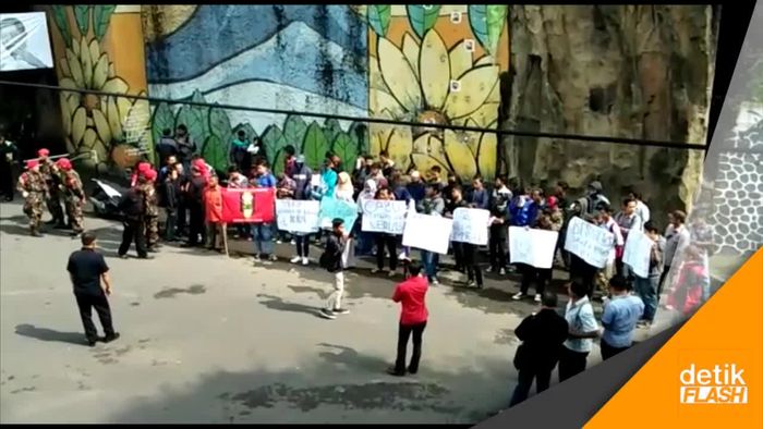 Demo Sambut Jonan di Unversitas Muhammadiyah Malang