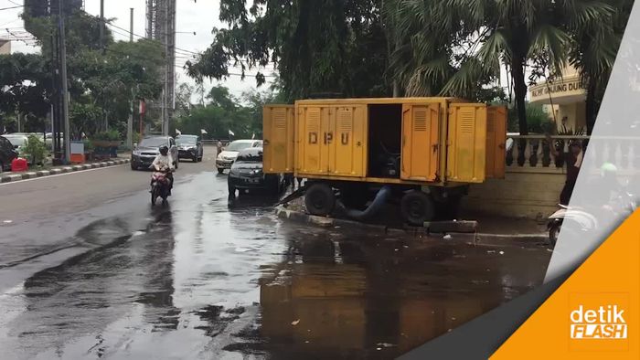 Dinas Tata Kota DKI Kerahkan 2 Pompa Air di Jakbar