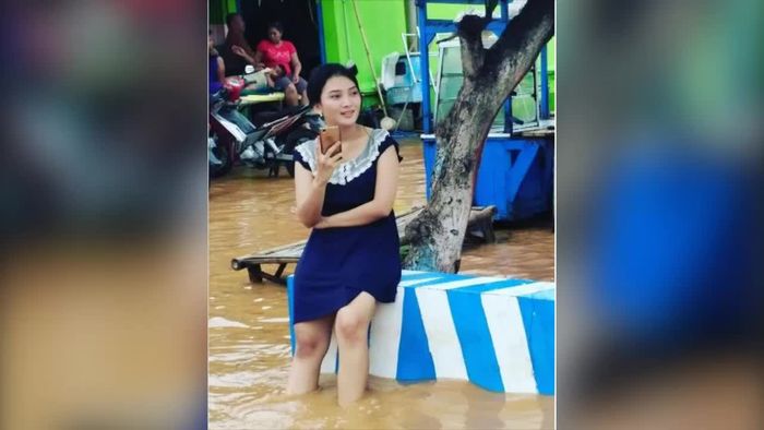 Kenalan dengan Wulan, Bidadari Banjir yang Viral