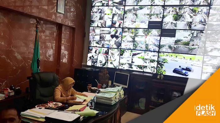 Ssst... Risma Punya Mata-mata di Ruang Kerjanya Loh