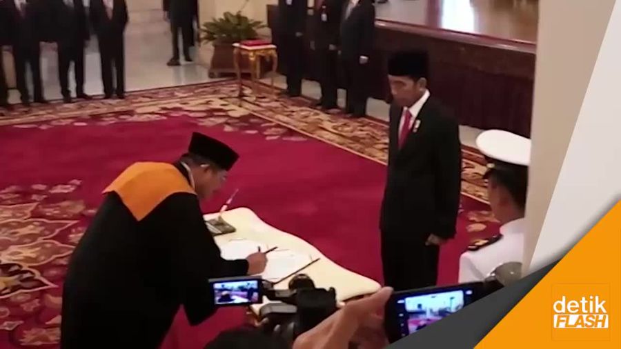 Hatta Ali Diambil Sumpahnya Sebagai Ketua MA