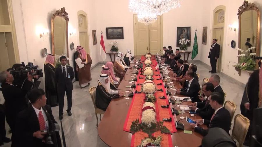 Jokowi Nge-Vlog Makan Siang Bareng Raja Salman